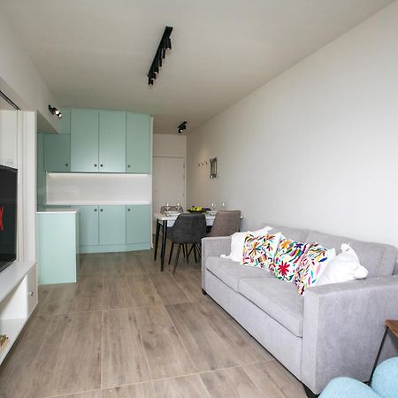 Palmove Luxurious Beachfront Apt Larnaca Exteriör bild