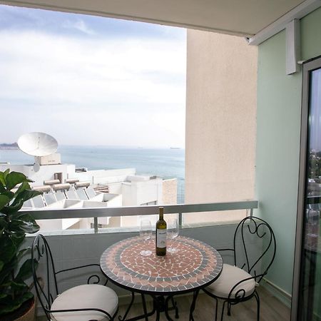 Palmove Luxurious Beachfront Apt Larnaca Exteriör bild