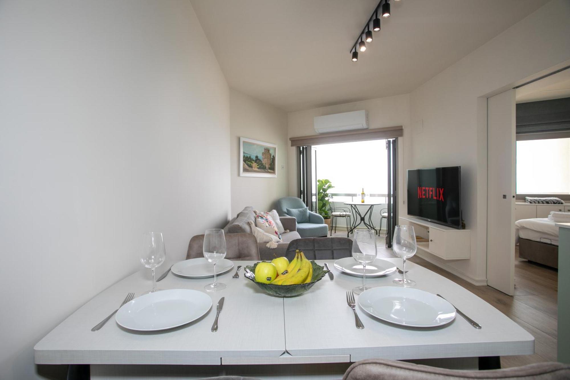 Palmove Luxurious Beachfront Apt Larnaca Exteriör bild