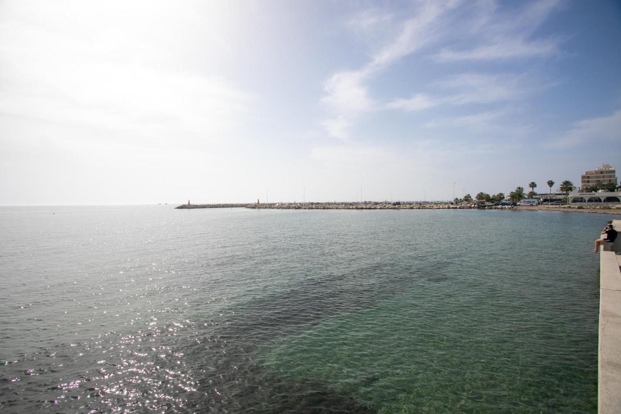 Palmove Luxurious Beachfront Apt Larnaca Exteriör bild