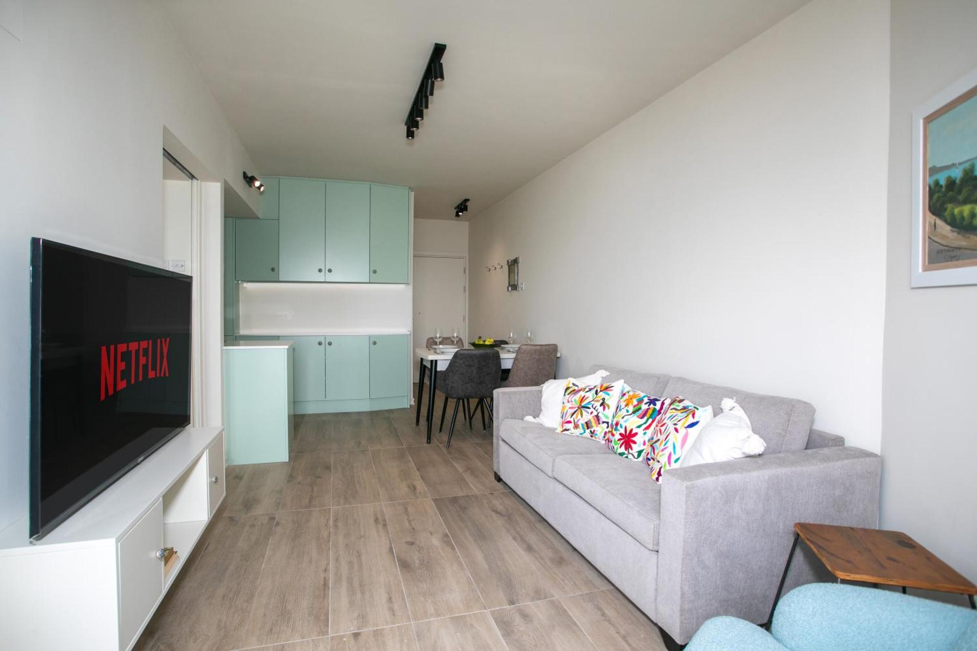 Palmove Luxurious Beachfront Apt Larnaca Exteriör bild