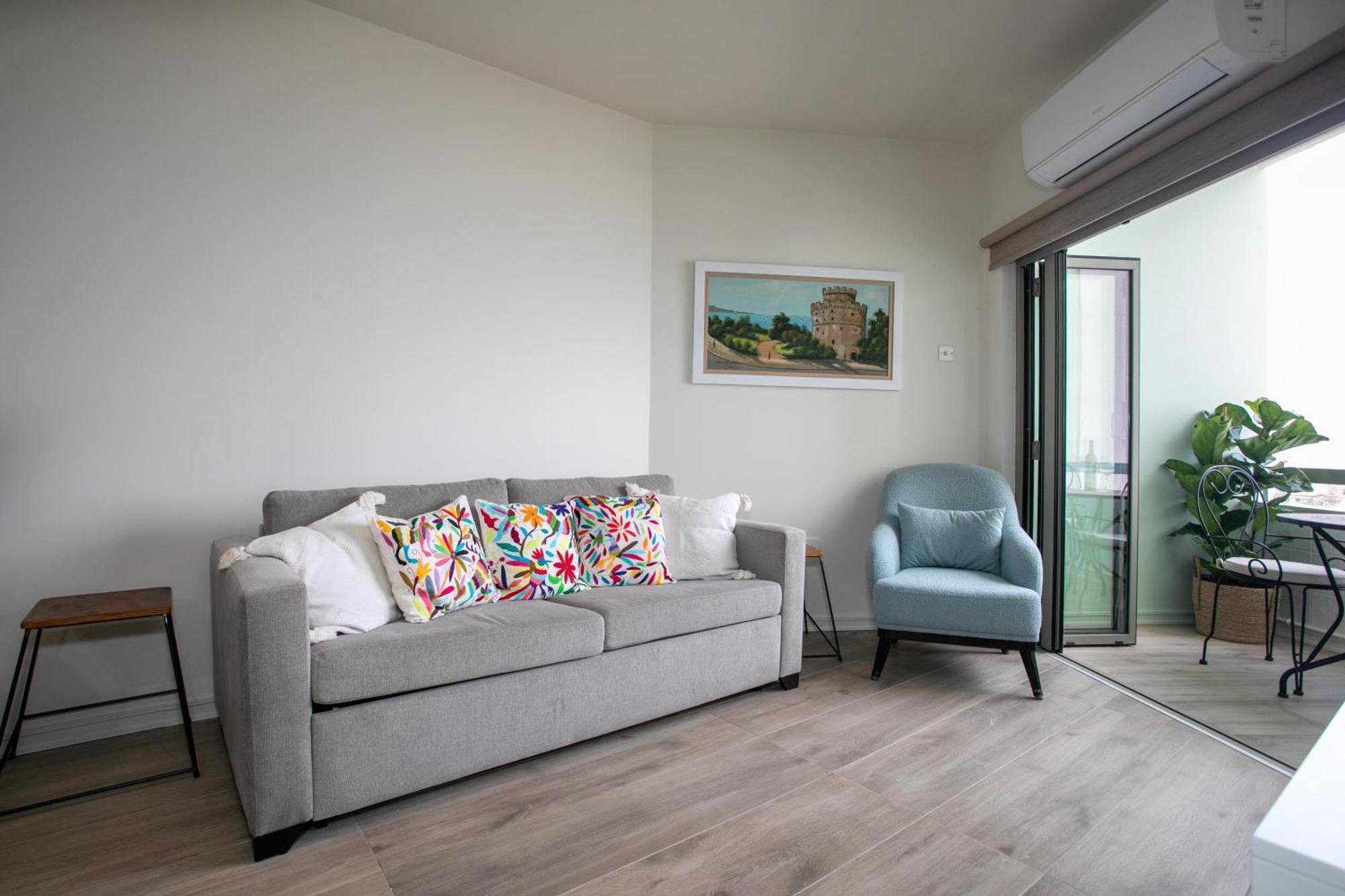 Palmove Luxurious Beachfront Apt Larnaca Exteriör bild