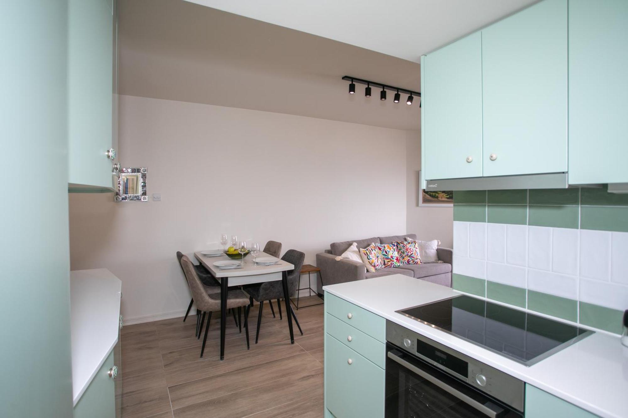 Palmove Luxurious Beachfront Apt Larnaca Exteriör bild