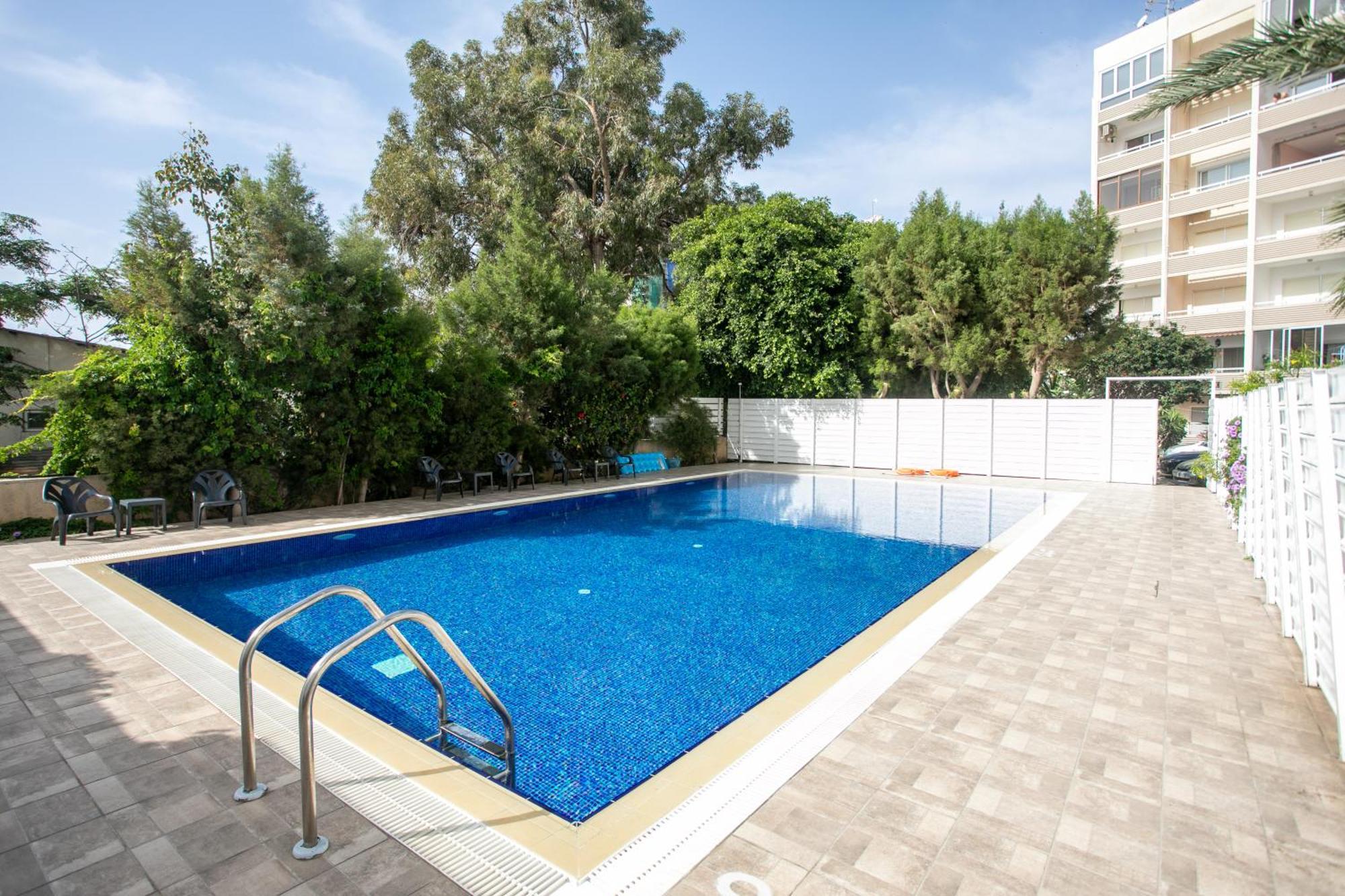 Palmove Luxurious Beachfront Apt Larnaca Exteriör bild