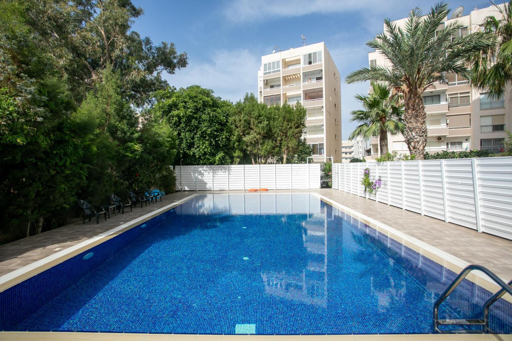 Palmove Luxurious Beachfront Apt Larnaca Exteriör bild
