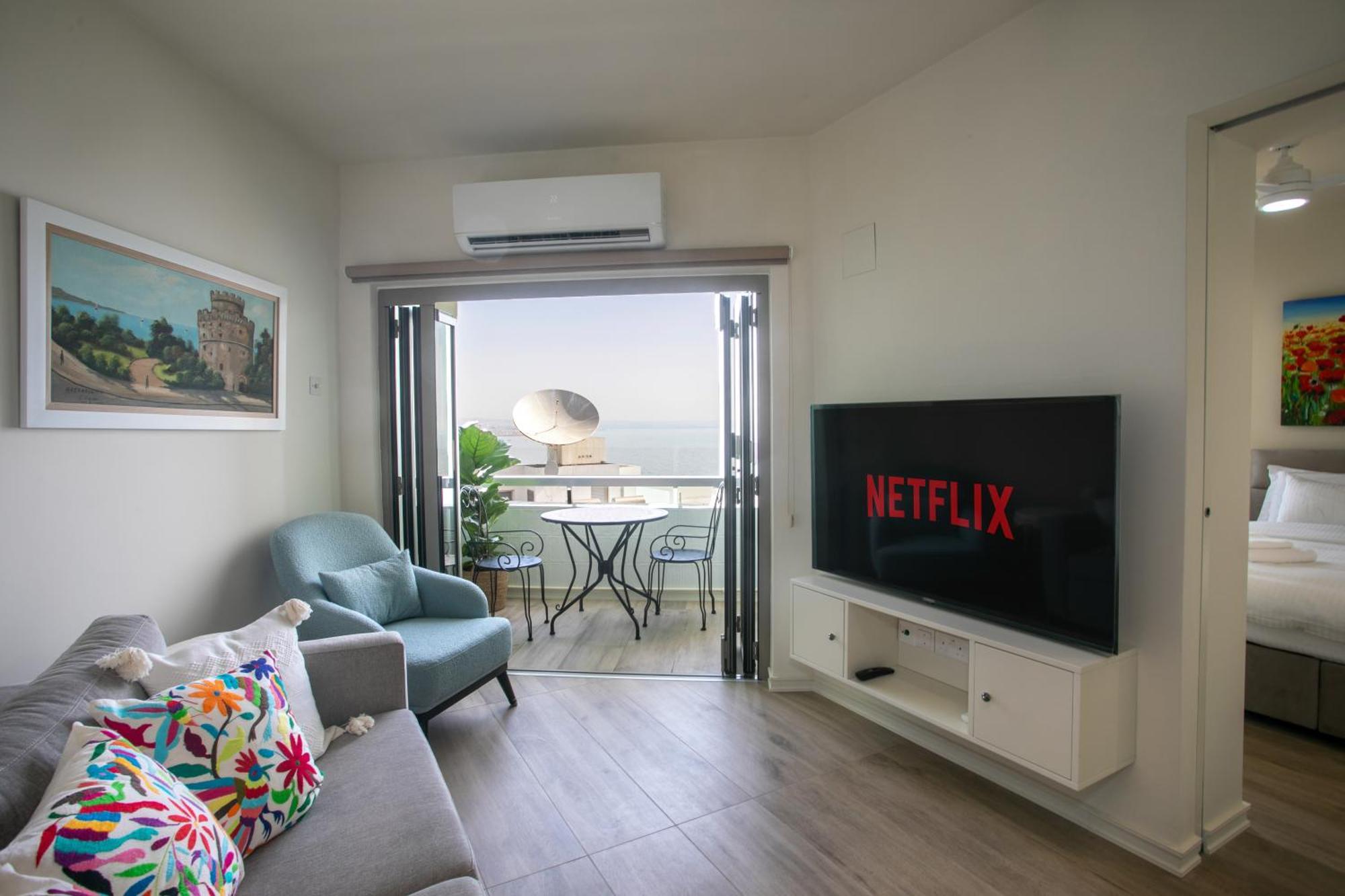 Palmove Luxurious Beachfront Apt Larnaca Exteriör bild